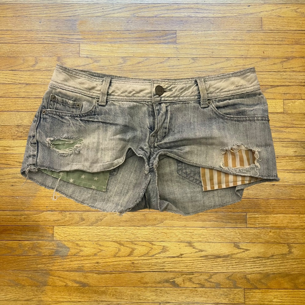 American Rag Distressed Denim Shorts Low Rise Acid Wash Cut Offs Size 3